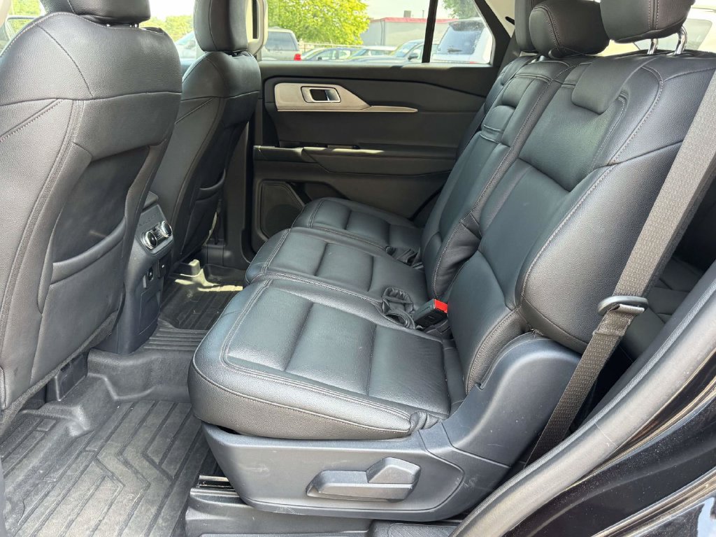 Used 2025 Ford Explorer Active RWD image 17