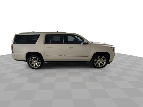 Used 2017 Cadillac Escalade ESV Luxury image 9