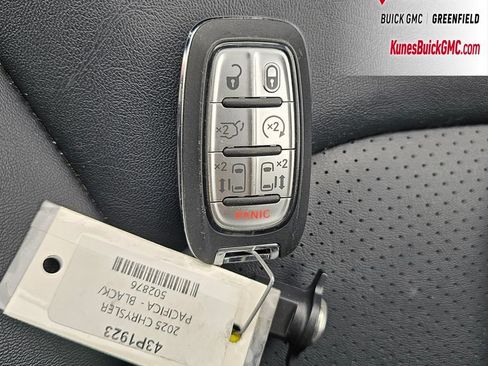 Used 2025 Chrysler Pacifica Select FWD image 20