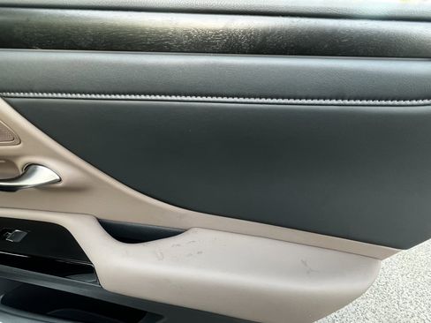 Certified 2025 Lexus ES 300h w/ Premium Package image 38