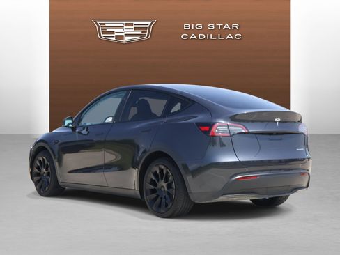 Used 2024 Tesla Model Y Long Range AWD/4WD image 3