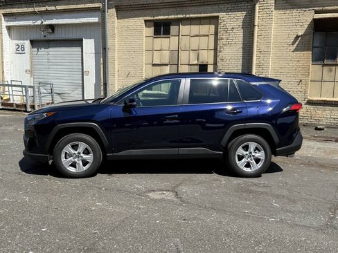 Used 2020 Toyota RAV4 XLE w/ Convenience Package AWD/4WD image 4