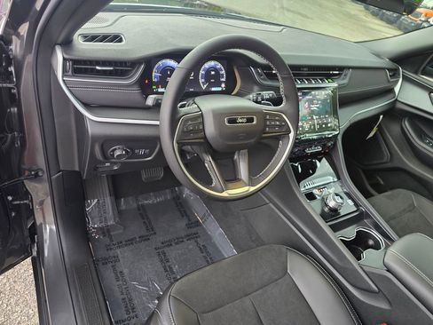 New 2025 Jeep Grand Cherokee L Altitude image 24