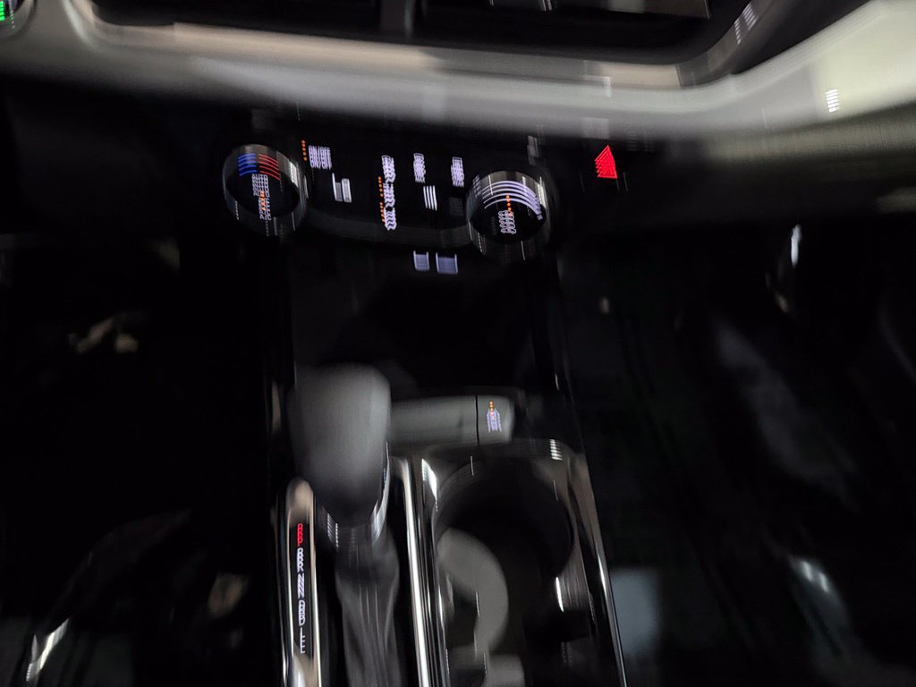 Used 2025 Chevrolet Trax LT FWD image 21