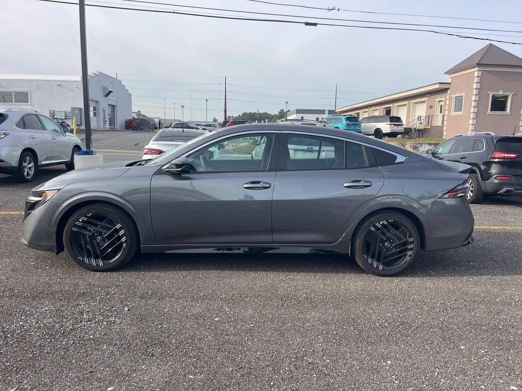 Used 2026 Nissan Sentra SR w/ Floor Mat Package FWD image 2