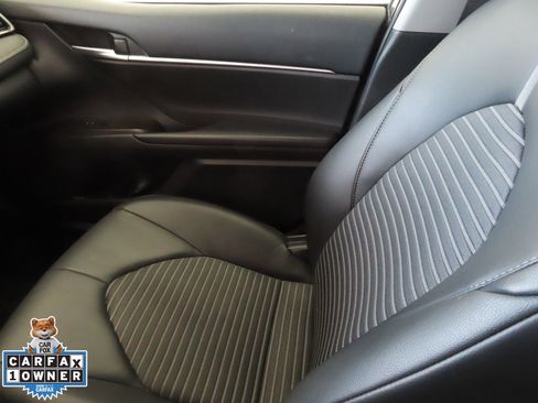 Used 2024 Toyota Camry SE image 20