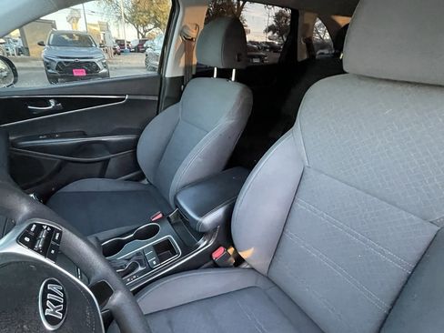 Used 2020 Kia Sorento LX image 20