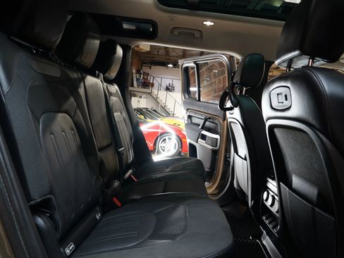 Used 2020 Land Rover Defender 110 SE AWD/4WD image 48