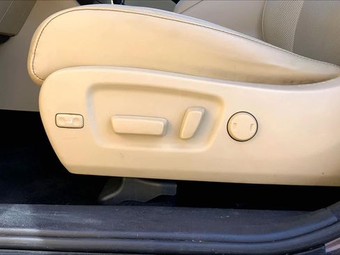 Used 2017 Toyota Highlander Limited image 32