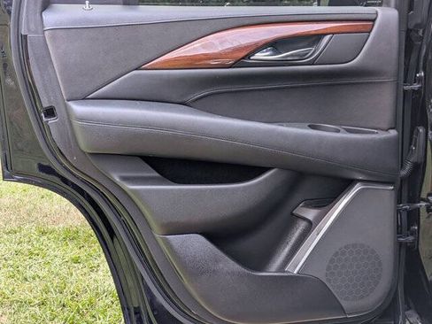 Used 2016 Cadillac Escalade Premium AWD/4WD image 30
