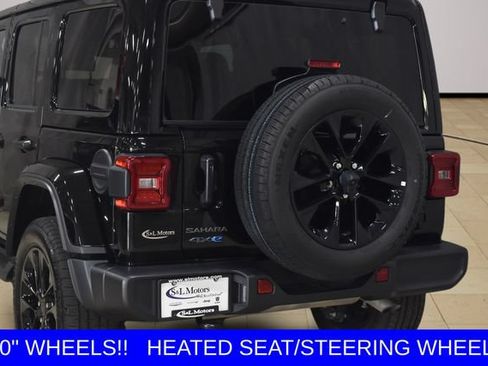 Used 2025 Jeep Wrangler Unlimited Sahara AWD/4WD image 31
