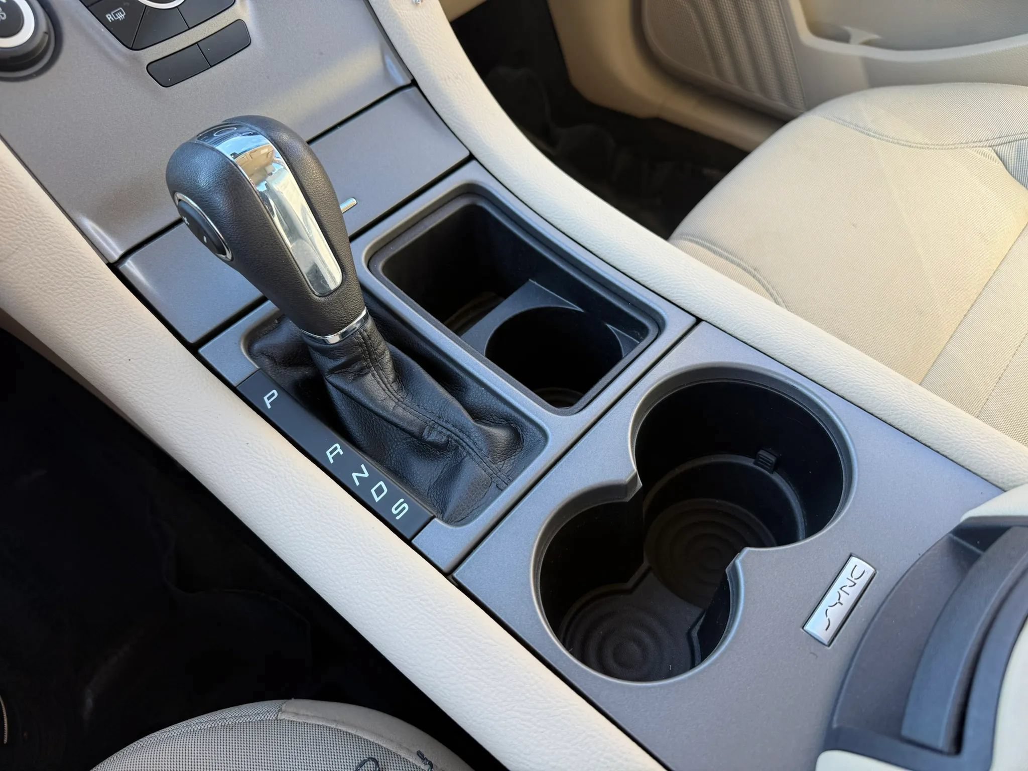 Used 2018 Ford Taurus SE FWD image 20