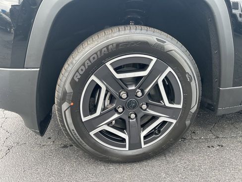 New 2026 Jeep Cherokee Laredo image 3