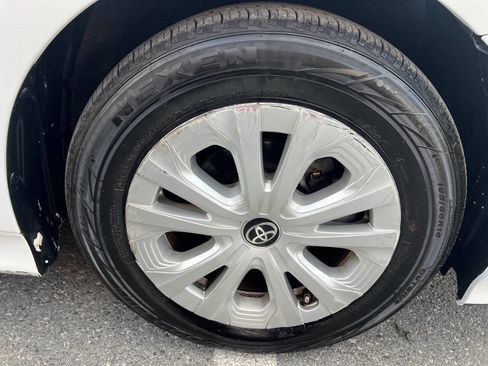 Used 2021 Toyota Prius LE FWD image 16