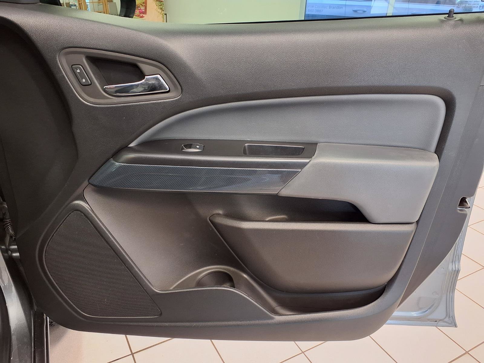 Used 2022 Chevrolet Colorado Z71 AWD/4WD image 11