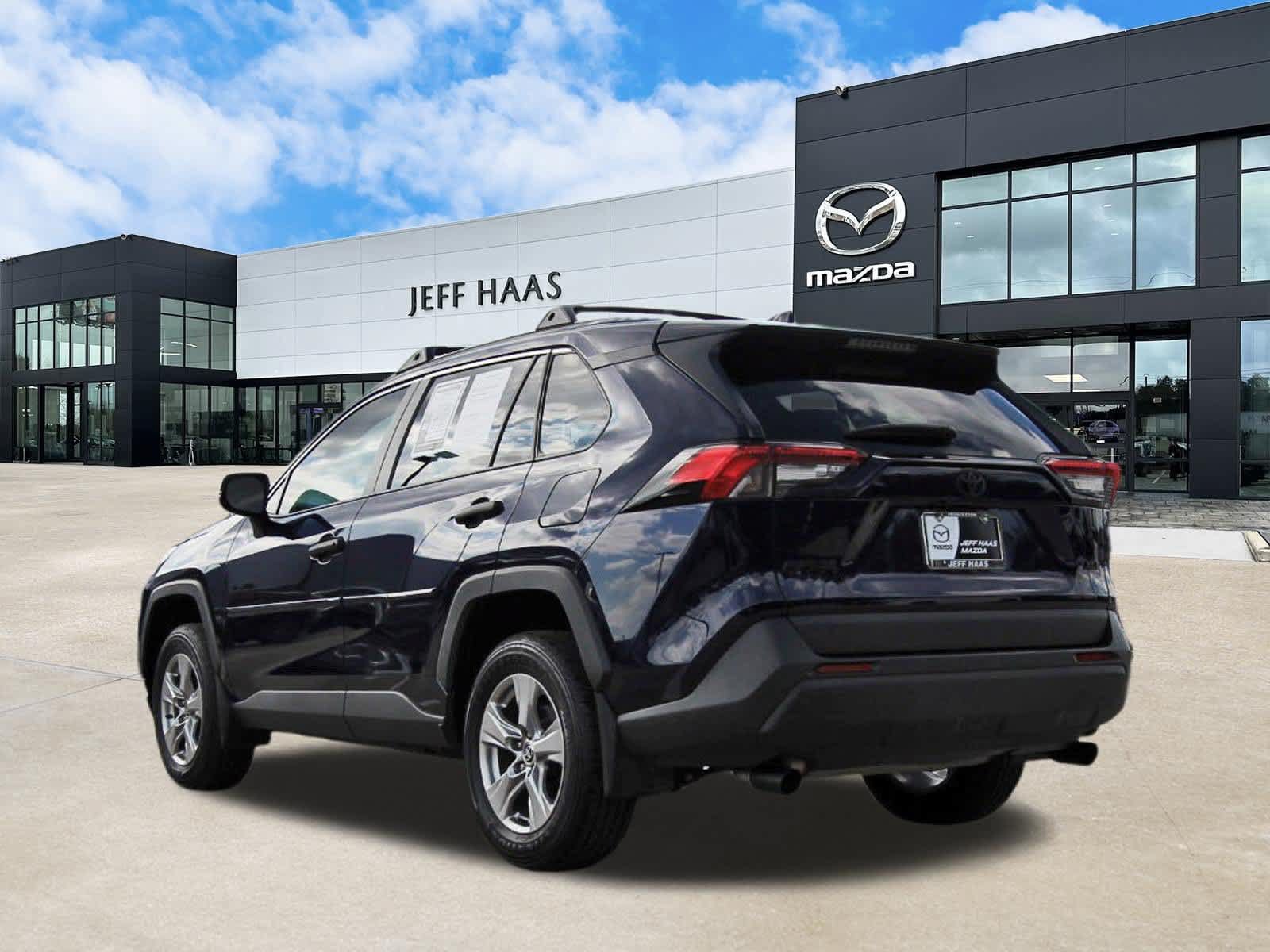 Used 2025 Toyota RAV4 XLE w/ Convenience Package FWD image 2