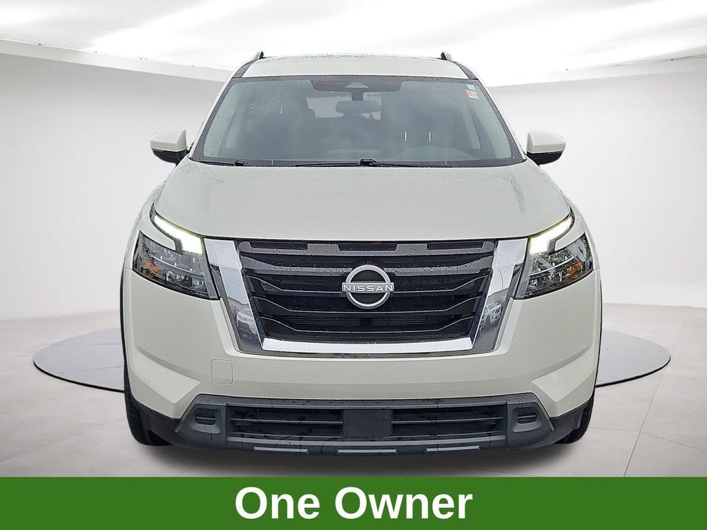 Used 2024 Nissan Pathfinder SV FWD image 2