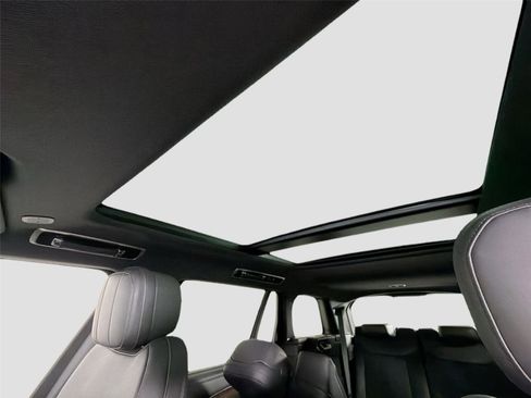 Certified 2025 Land Rover Range Rover Long Wheelbase SE AWD/4WD image 21