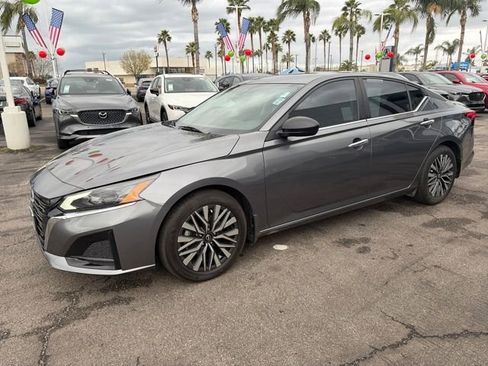 Used 2024 Nissan Altima 2.5 SV image 1