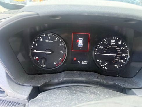 Used 2024 Subaru Crosstrek 2.0i image 3