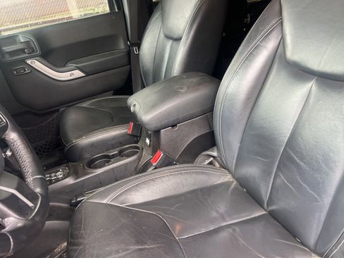 Used 2015 Jeep Wrangler Unlimited Sahara w/ Dual Top Group image 12