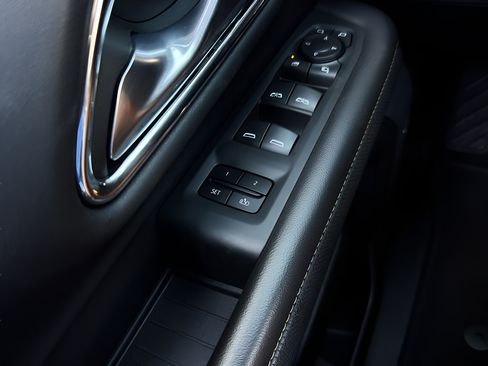 Used 2023 GMC Yukon AT4 AWD/4WD image 17