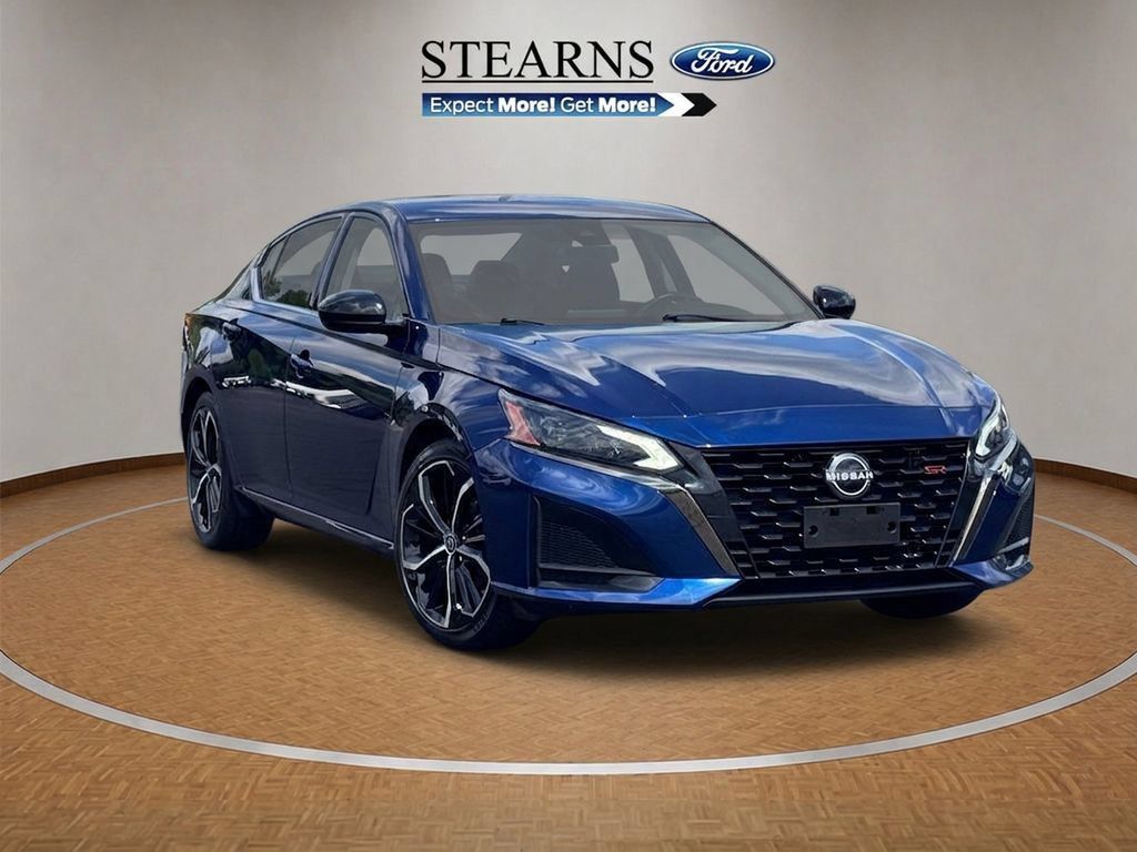 Used 2024 Nissan Altima 2.5 SR FWD image 1