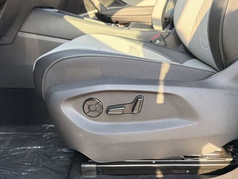 New 2026 Volkswagen Tiguan SE R-Line FWD image 23