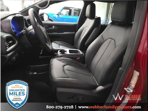 New 2026 Chrysler Pacifica Select image 10