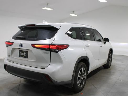 Used 2022 Toyota Highlander XLE image 9