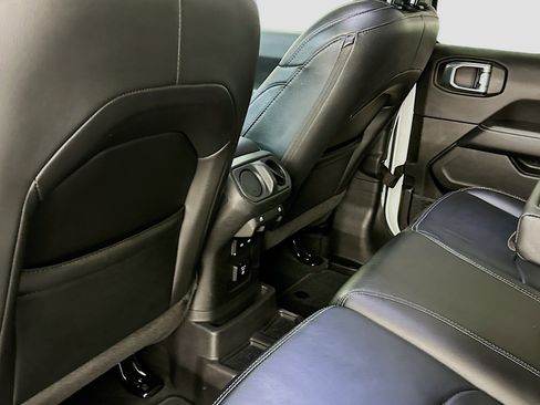 Used 2022 Jeep Wrangler Sahara image 28