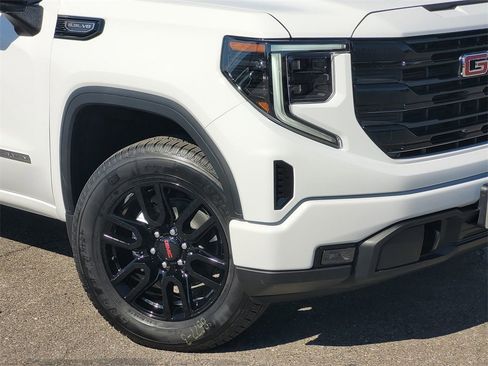 New 2026 GMC Sierra 1500 Elevation image 6