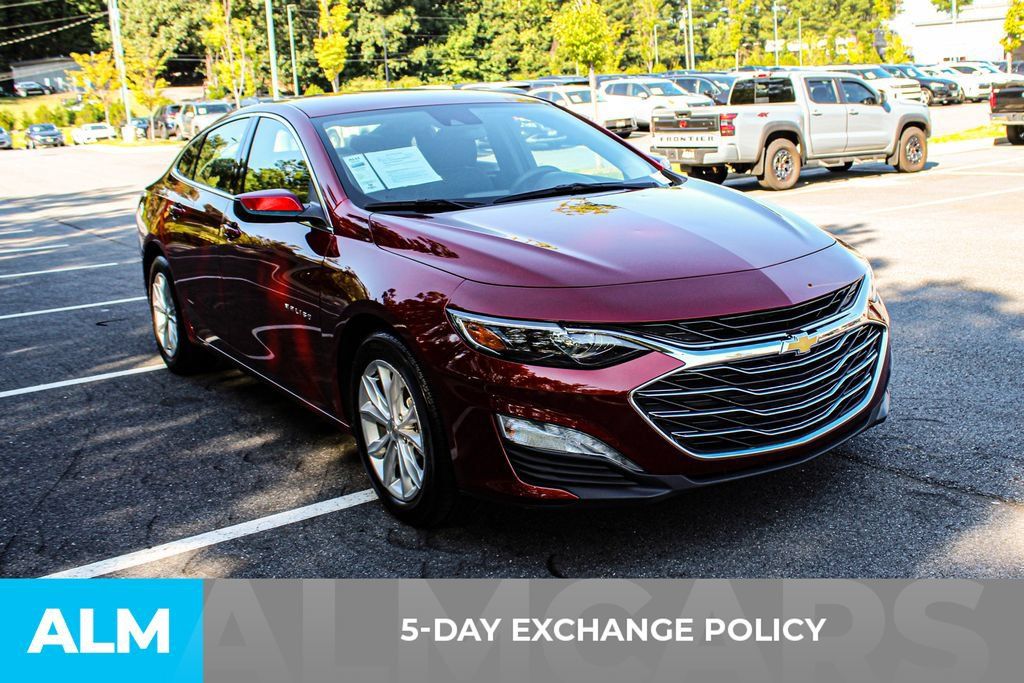 Used 2025 Chevrolet Malibu LT FWD image 3
