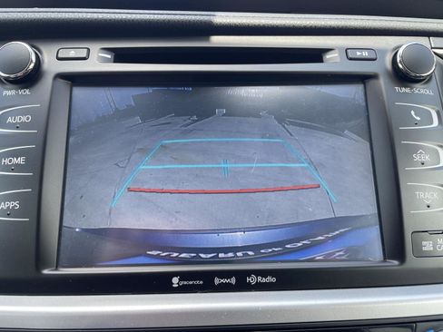 Used 2018 Toyota Highlander XLE image 18