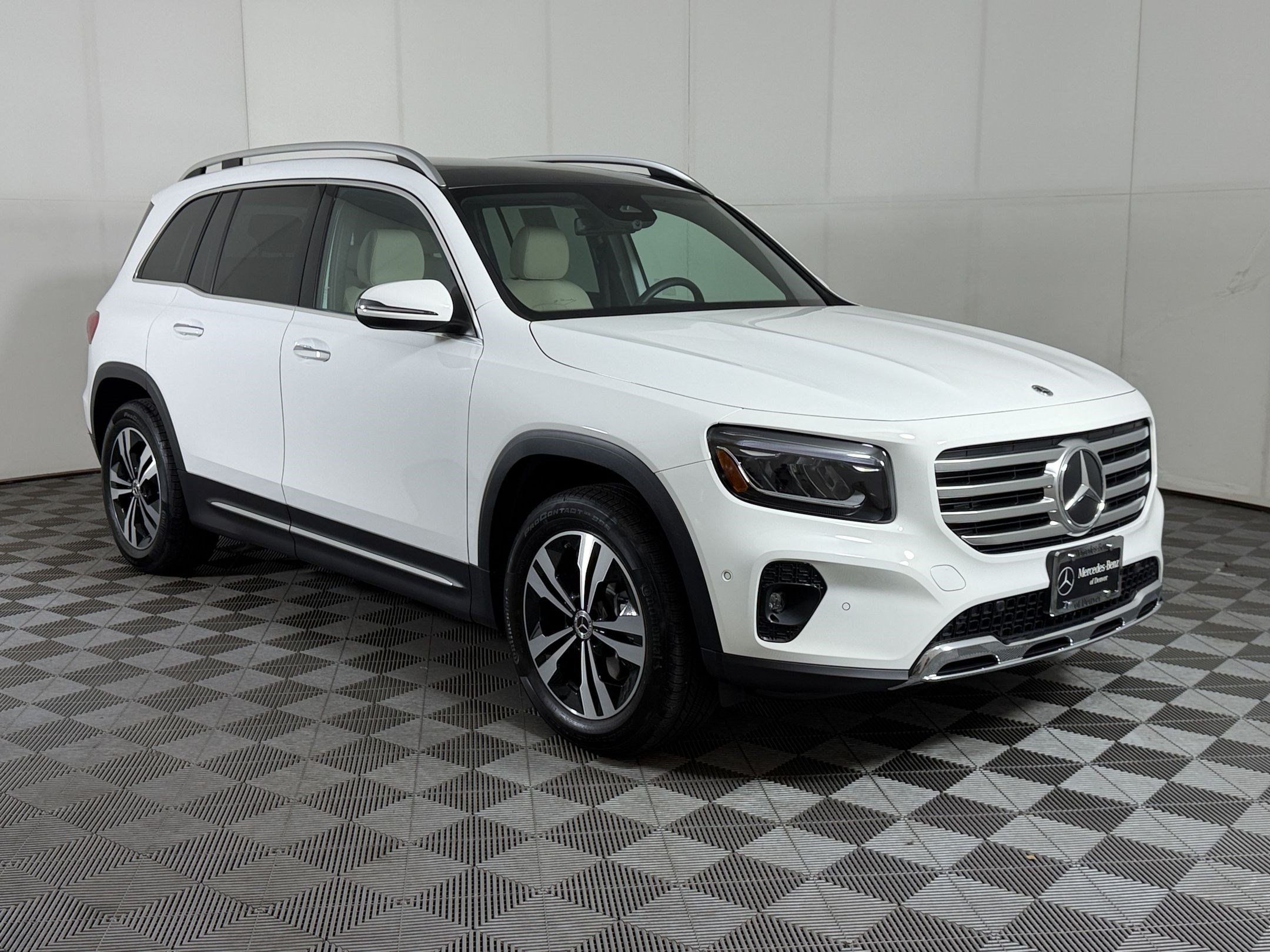 Used 2025 Mercedes-Benz GLB 250 4MATIC image 7