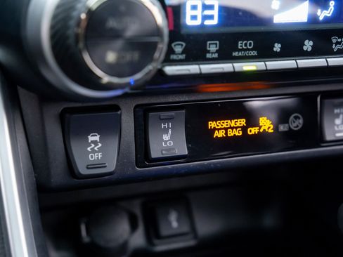 Used 2021 Toyota RAV4 SE w/ Weather & Moonroof Package image 27