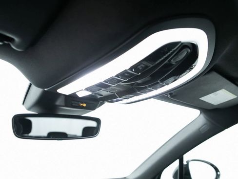 Certified 2023 Porsche Macan image 26