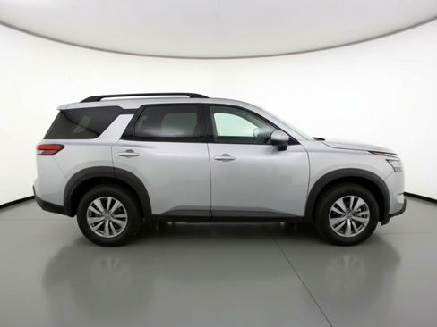 Used 2025 Nissan Pathfinder SV image 11