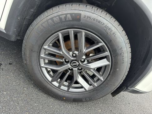 Used 2025 Nissan Rogue S AWD/4WD image 18