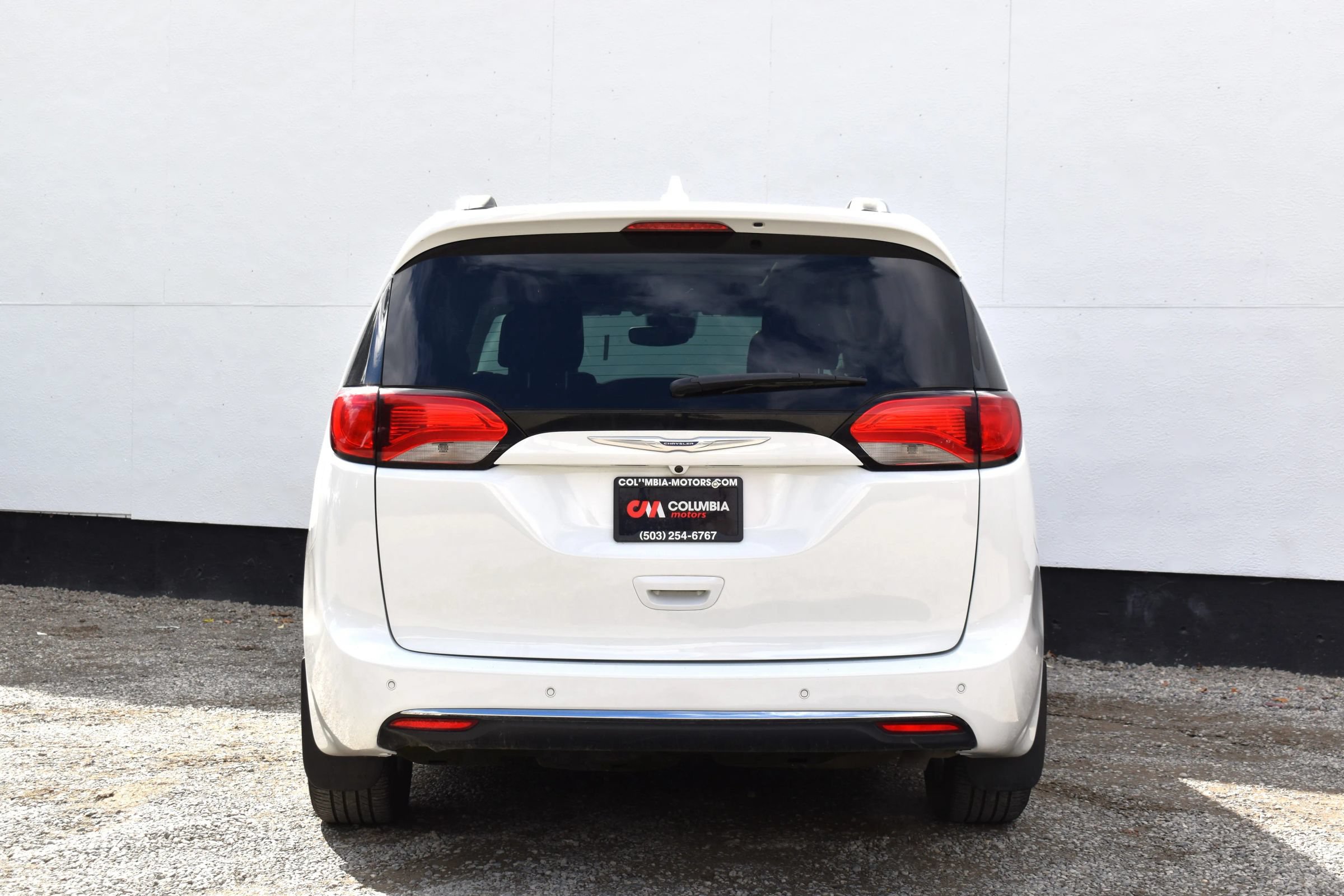Used 2020 Chrysler Pacifica Touring-L Plus w/ Tire & Wheel Group FWD image 4