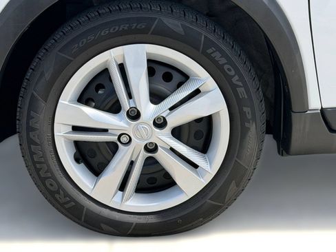 Used 2024 Nissan Kicks S FWD image 12
