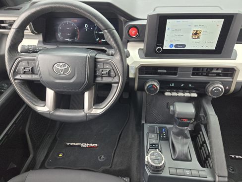 Used 2024 Toyota Tacoma TRD Off-Road image 29