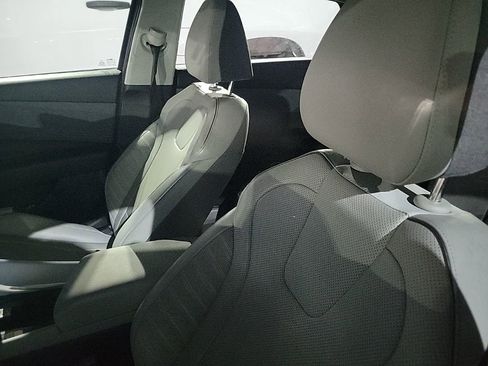 Used 2023 Hyundai Elantra Limited image 22