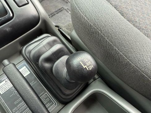 Used 2003 Chevrolet Tracker 4WD Convertible image 26