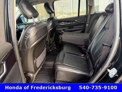 Used 2023 Jeep Grand Cherokee Laredo image 24