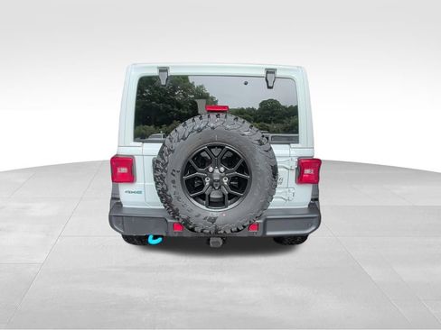 Used 2024 Jeep Wrangler Unlimited AWD/4WD image 4