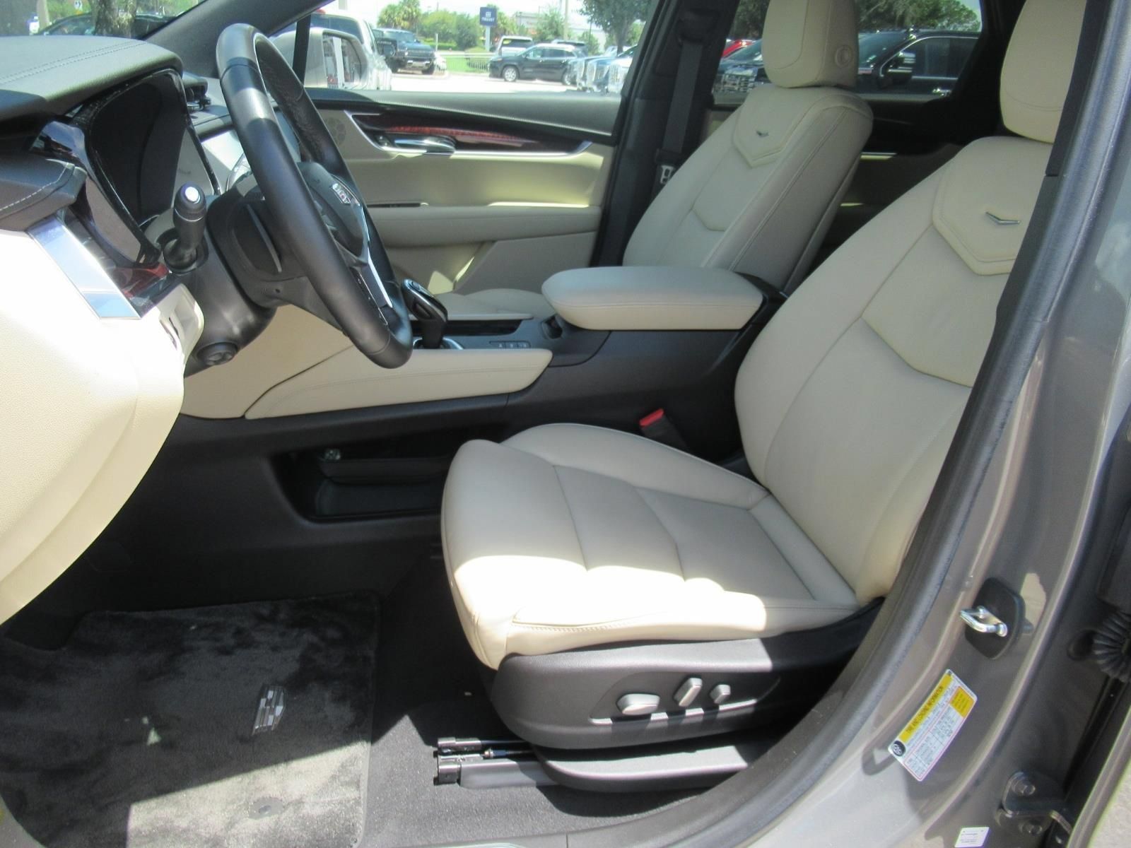 Used 2018 Cadillac XT5 Premium Luxury w/ Driver Assist Package AWD/4WD image 18