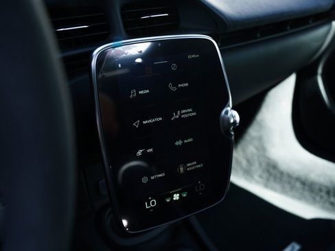 Used 2025 McLaren Artura image 14