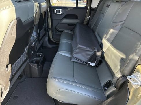 Used 2026 Jeep Gladiator Mojave w/ Steel Bumper Group AWD/4WD image 21