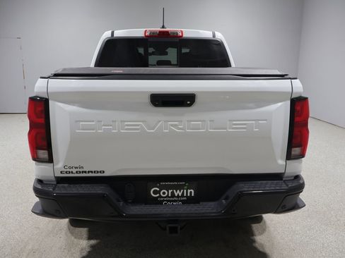 Used 2023 Chevrolet Colorado Z71 w/ Z71 Convenience Package 2 AWD/4WD image 3